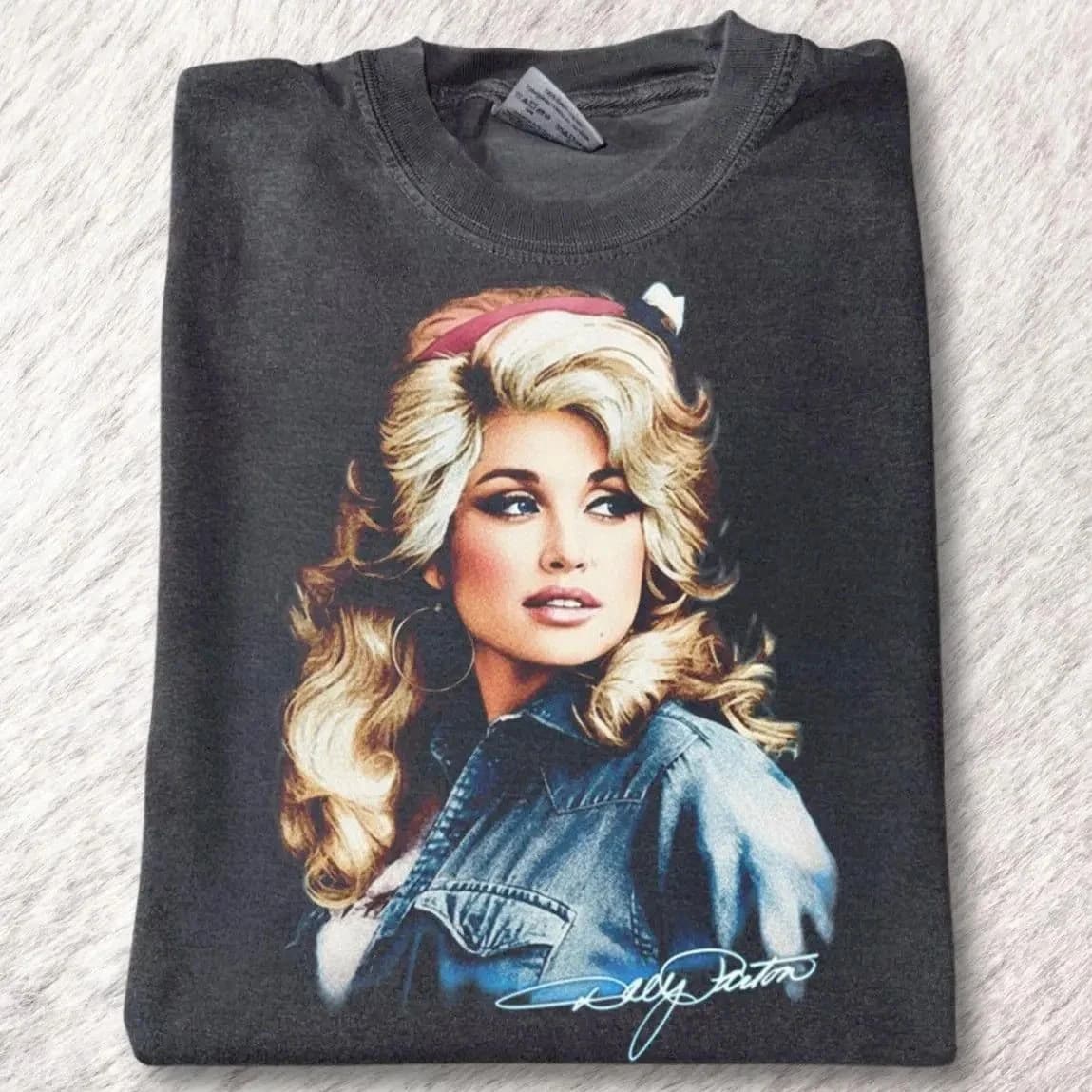 Dolly Parton Denim Portrait Tee – Pepper